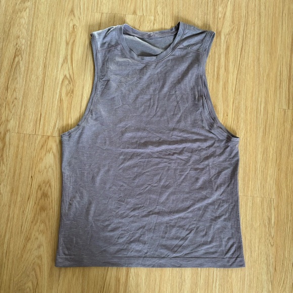 Lululemon metal vent tank / sleeveless shirt - Picture 2 of 5